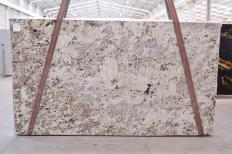 Fornitura lastre grezze lucide 3 cm in granito naturale ALASKA WHITE 1371. Dettaglio immagine fotografie 