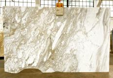 Fornitura lastre grezze lucide 2 cm in marmo naturale GOLDEN CALACATTA U0404. Dettaglio immagine fotografie 
