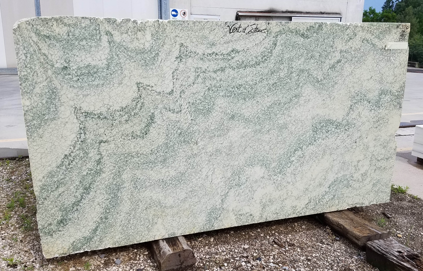 Vert d’Estours Fornitura Veneto (Italia) di blocchi grezzi in marmo naturale N320 , Face B 