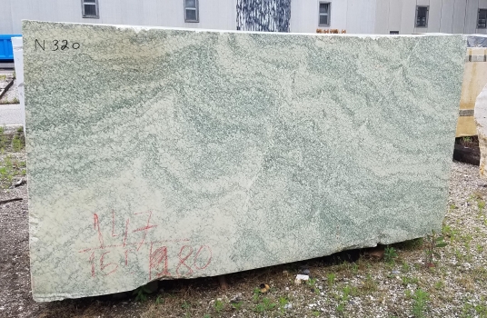 Vert d’Estours 1 blocco marmo francese grezzo Face A,  279.4 x 149.9 x 162.6 cm pietra naturale (venduto in Veneto, Italia) 
